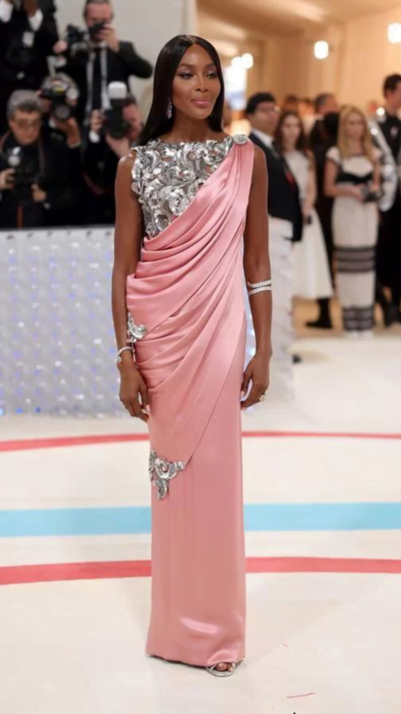 Met Gala 2023: Naomi Campbell usou peças do acervo Chanel da coleção de primavera/verão 2010.