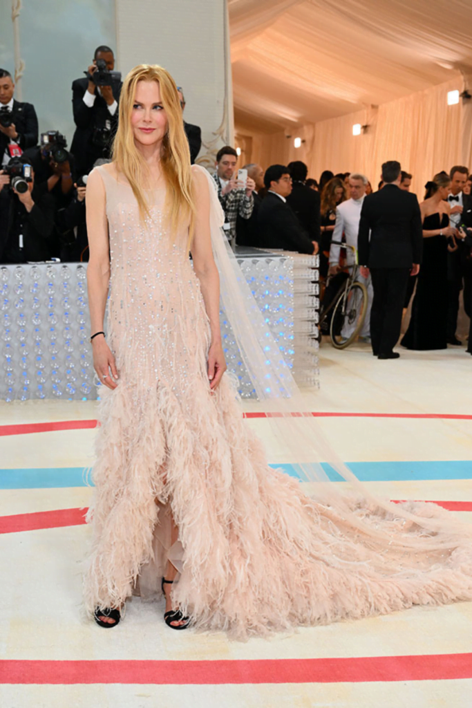 No Met Gala 2023, duas das maiores divas do mundo da moda e do cinema, mostraram que repetir roupa não só é aceitável como também é sinônimo de elegância.